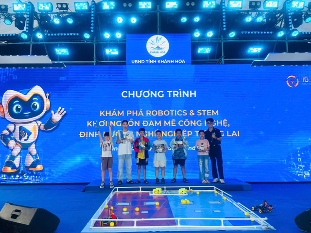 Học sinh hào hứng khám phá Robotics và STEM tại Ngày hội Công nghệ số- Ảnh 2.
