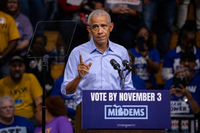 Ông Obama chỉ trích ông Trump trước thềm bầu cử giữa kỳ Mỹ - Ảnh 1.