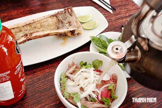 Chung dòng máu Lạc Hồng: Giữ hương quê bằng phở và nước mắm ở Colombia - Ảnh 1.
