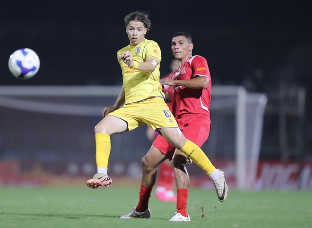 V-League khốc liệt ngay từ màn dạo đầu, bất ngờ nối tiếp bất ngờ- Ảnh 1.