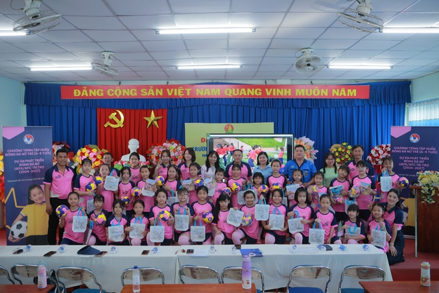 Khóa học bóng đá hấp dẫn cho trẻ em gái đến với 5 CLB ở Cần Thơ- Ảnh 1.