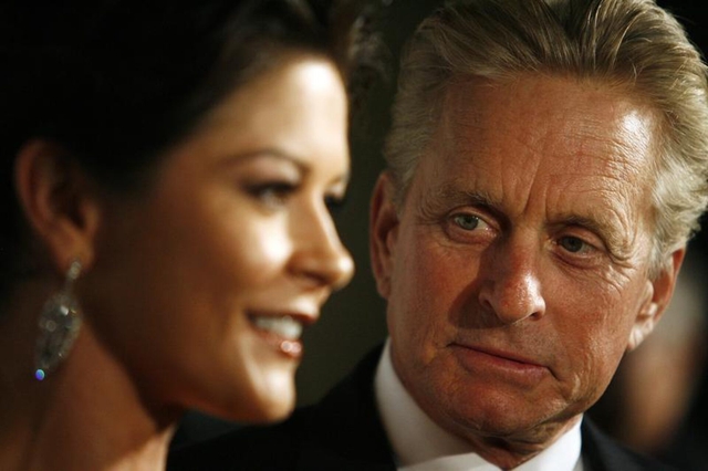 Vì sao Michael Douglas không nhận thừa kế một đồng nào từ khối tài sản của cha? - Ảnh 2.