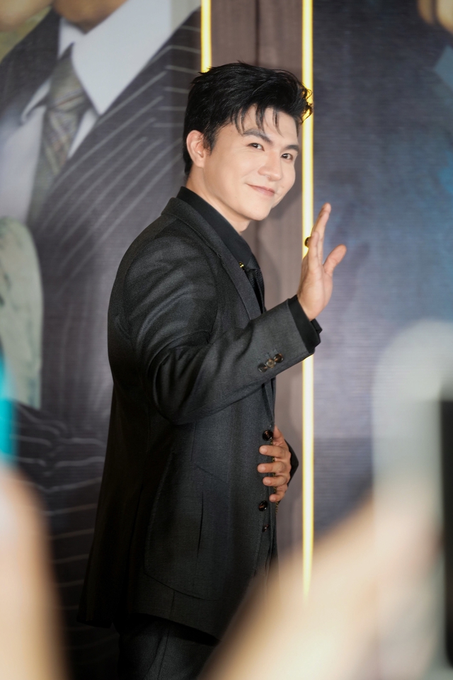 Steven Nguyễn &lsquo;phủ s&oacute;ng&rsquo; d&agrave;y đặc, &aacute;p lực sau khi trở th&agrave;nh &lsquo;diễn vi&ecirc;n ngh&igrave;n tỉ&rsquo; - Ảnh 4.