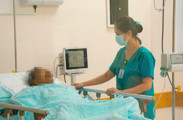 Điều dưỡng Phạm Thị Luyến: Từ lời hứa ng&agrave;y đầu đến 20 năm tận tụy b&ecirc;n giường bệnh - Ảnh 2.