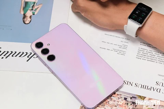 Samsung mở rộng khả năng tương th&iacute;ch AirDrop xuống d&ograve;ng Galaxy A - Ảnh 1.