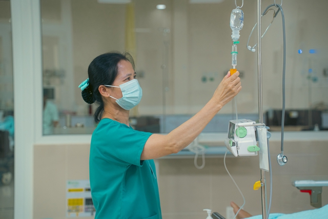 Điều dưỡng Phạm Thị Luyến: Từ lời hứa ng&agrave;y đầu đến 20 năm tận tụy b&ecirc;n giường bệnh - Ảnh 1.