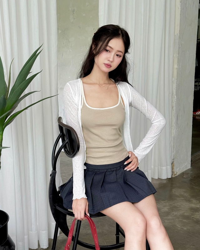 Áo cardigan tạo nét duyên dáng cho ngày se lạnh- Ảnh 5.