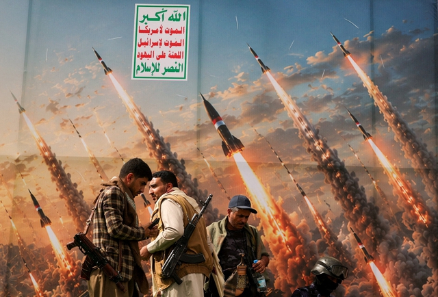 Houthi tuyên bố Bộ Quốc phòng, nhà máy lọc dầu lớn nhất Ả Rập Xê Út - Ảnh 1.
