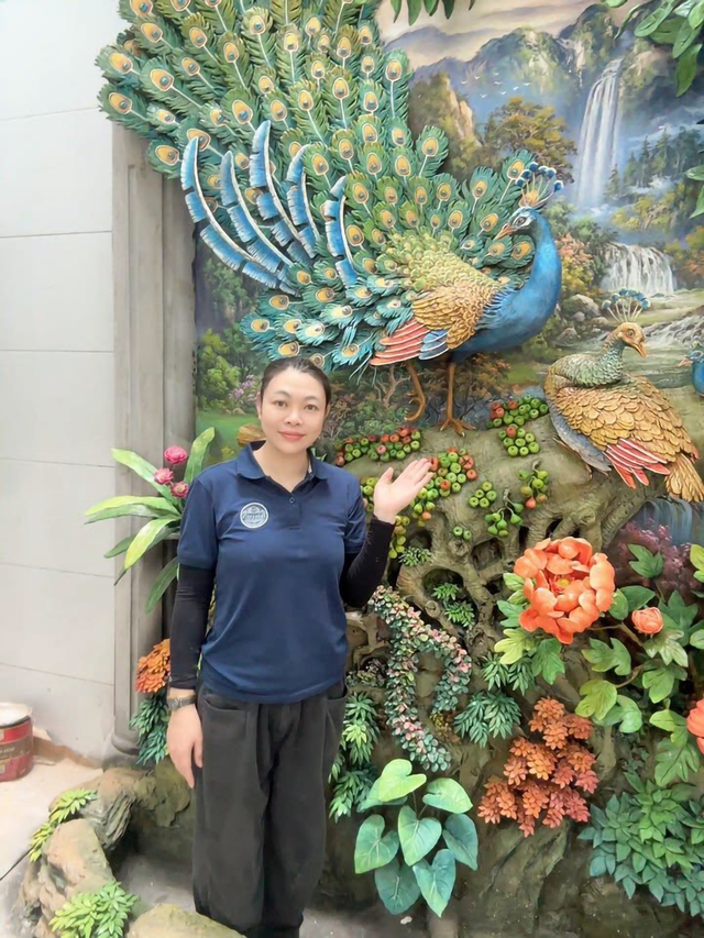 Khi chiếc bay của thợ xây thành 'cọ vẽ' - Ảnh 1.