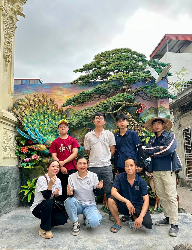 Khi chiếc bay của thợ xây thành 'cọ vẽ' - Ảnh 3.