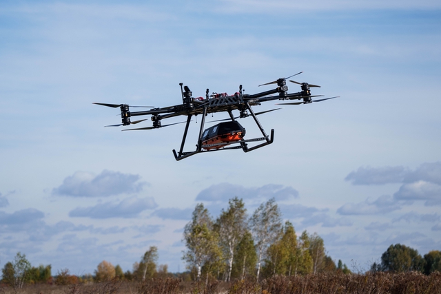 Ukraine sơ tán thương binh bằng drone - Ảnh 1.