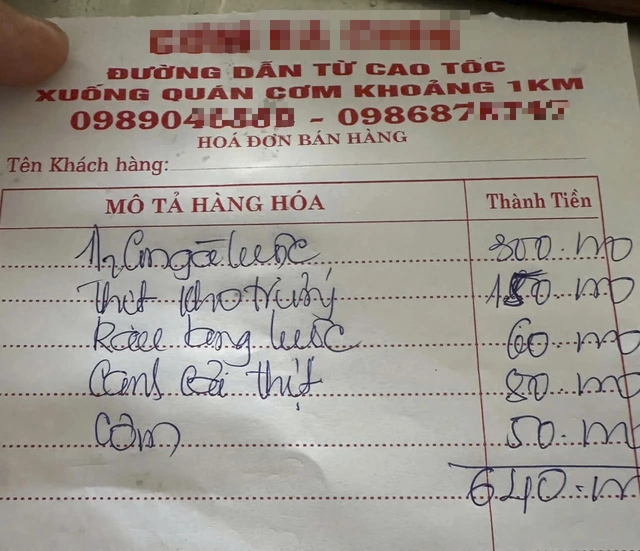 Nửa con gà lấy giá 300.000 đồng, khách tố quán cơm 'chặt chém'- Ảnh 1.