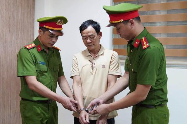 Diễn biến mới vụ b&iacute; thư v&agrave; chủ tịch x&atilde; bị bắt v&igrave; 'th&ocirc;ng đồng' doanh nghiệp - Ảnh 1.