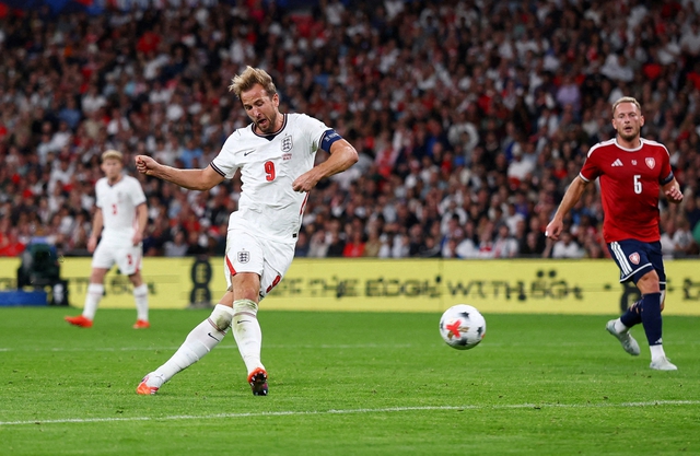 Harry Kane gi&agrave;nh Quả b&oacute;ng v&agrave;ng trong kỳ trao giải kịch t&iacute;nh nhất lịch sử- Ảnh 1.