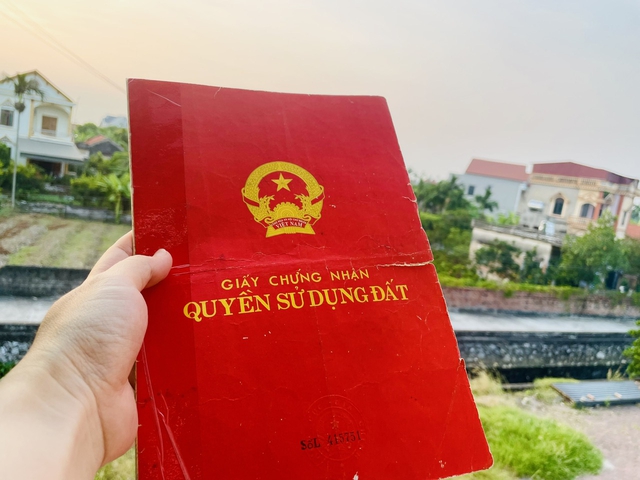 Đổi sổ đỏ, đất vườn sử dụng lâu dài bỗng thành có thời hạn: Xử lý sao?- Ảnh 1.