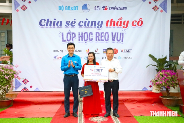 'Chia sẻ cùng thầy cô' đến với ngôi trường có 70% học sinh dân tộc Khmer- Ảnh 1.