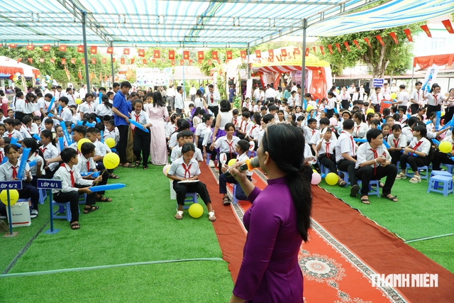 'Chia sẻ cùng thầy cô' đến với ngôi trường có 70% học sinh dân tộc Khmer- Ảnh 3.