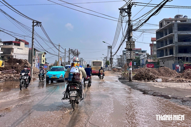 Vá 'ổ gà' sau vụ nam thanh niên ngã, bị xe ben cán tử vong- Ảnh 2.