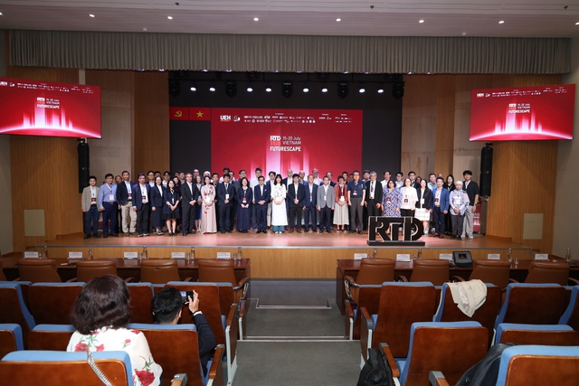 UEH 50 năm: 27 hoạt động, một hành trình kết nối tri thức và cộng đồng- Ảnh 2.