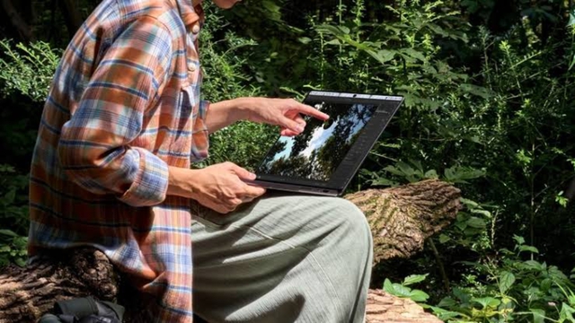 MacBook Pro được chờ đợi nhất trình làng với giá cao ngất ngưởng - Ảnh 1.