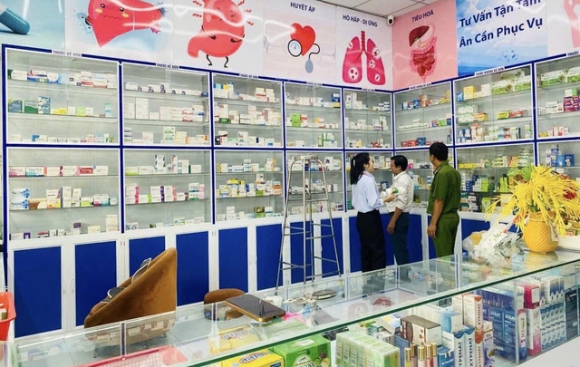 Kiểm tra, xử phạt nhiều nhà thuốc vi phạm ở TP.HCM- Ảnh 2.