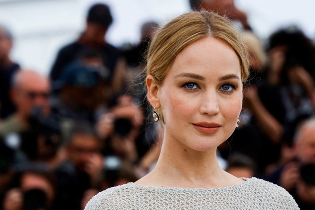 Jennifer Lawrence bị &ecirc; k&iacute;p đo&agrave;n l&agrave;m phim 'xem trộm' cảnh khỏa th&acirc;n - Ảnh 2.