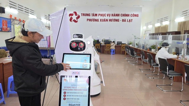Robot AI giúp dân bớt đi lại, cán bộ giảm việc lặp lại- Ảnh 1.