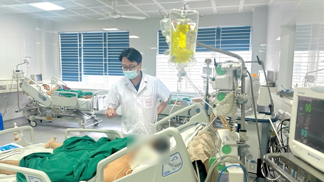 Truyền dịch 'thải độc gan' tại nh&agrave;, nữ bệnh nh&acirc;n suy đa tạng- Ảnh 1.