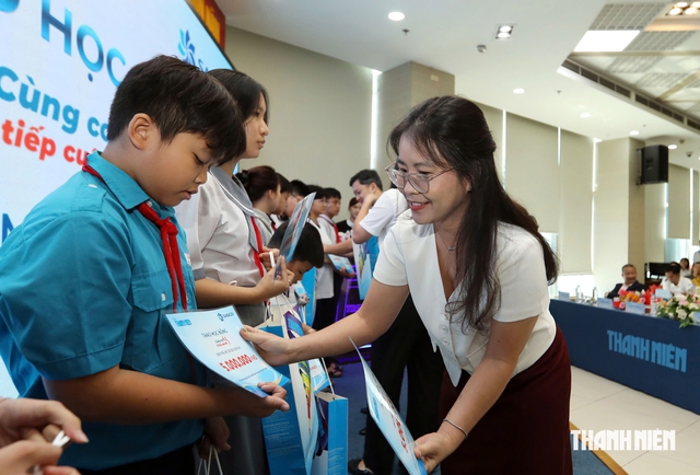 SASCO trao 21 suất học bổng, tiếp sức trẻ mồ c&ocirc;i do Covid-19- Ảnh 3.