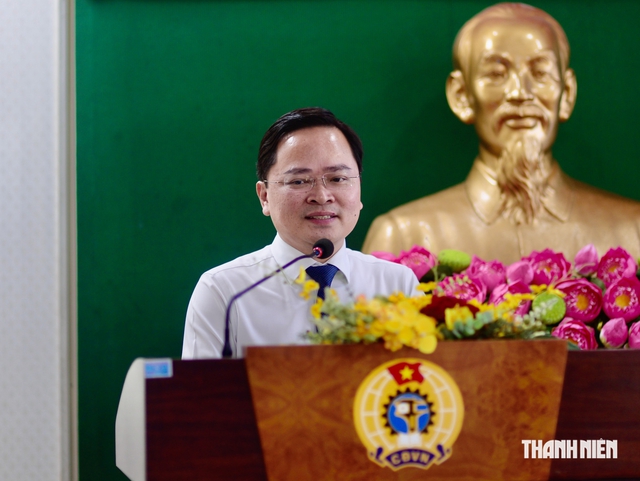 Tổng LĐLĐ Việt Nam trao quyết định: Ông Võ Khắc Thái giữ chức Chủ tịch LĐLĐ TP.HCM - Ảnh 2.