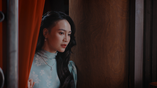 Lan Ngọc căng thẳng, không muốn gây chú ý bằng cảnh nóng với đàn em - Ảnh 1.