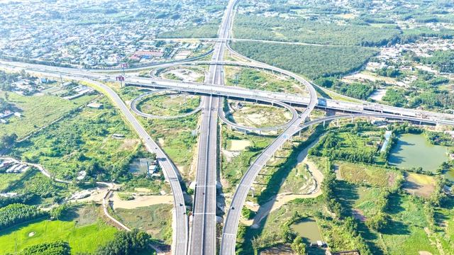Sân bay Long Thành trước ngày khai thác - Ảnh 2.