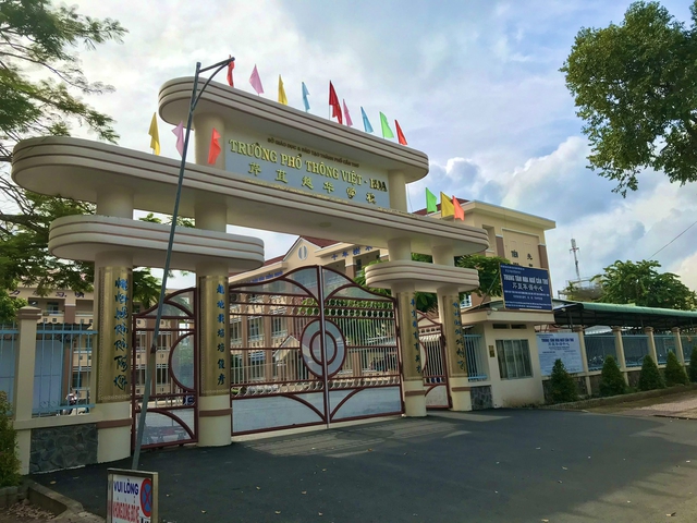 Thầy gi&aacute;o nước ngo&agrave;i d&ugrave;ng bạo lực với học sinh lớp 2 ở Cần Thơ- Ảnh 2.