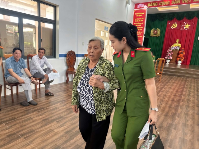 Nhan sắc nổi bật, nữ công an Cà Mau gây chú ý bởi hành trình sống đẹp- Ảnh 3.