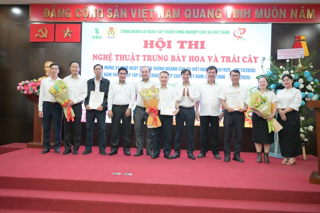 Công đoàn Cơ quan VRG sôi nổi Hội thi nghệ thuật trưng bày hoa và trái cây - Ảnh 2.