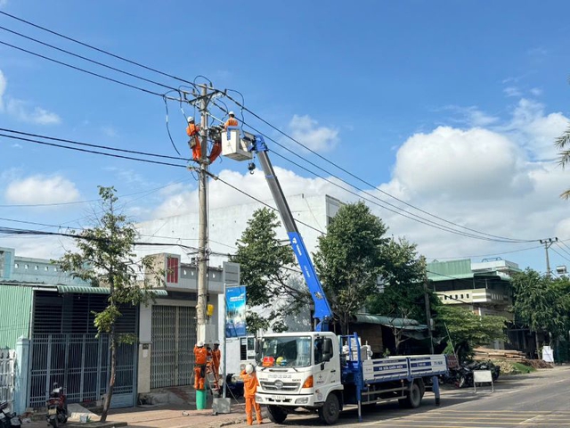 Điện lực Phú Tài bảo đảm nguồn điện cho sản xuất công nghiệp - Ảnh 1.