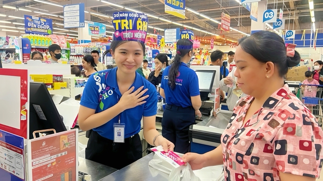 Sức mua bùng nổ, khách hàng hào hứng đến Saigon Co.op đón mùa sale tri ân - Ảnh 6.