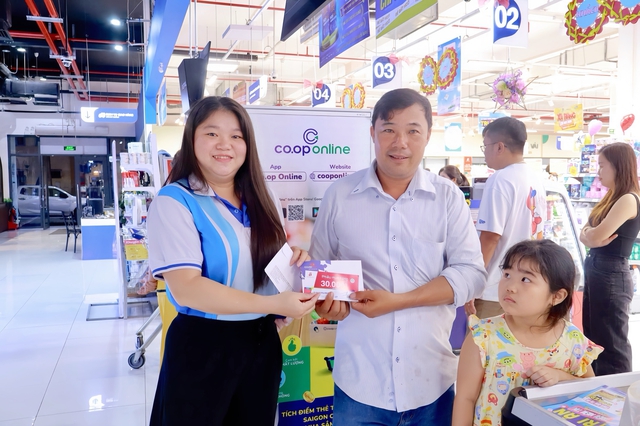 Sức mua bùng nổ, khách hàng hào hứng đến Saigon Co.op đón mùa sale tri ân - Ảnh 7.