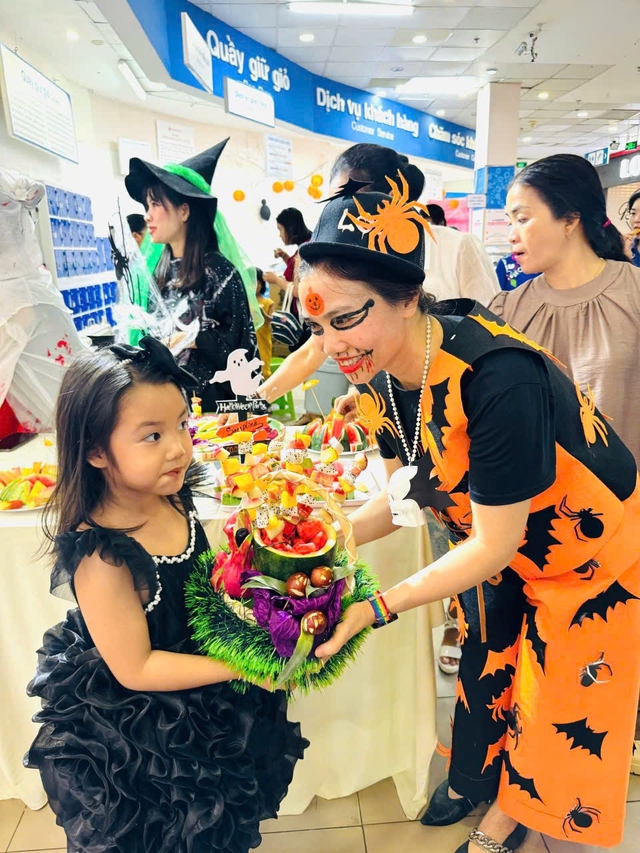 Sức mua bùng nổ, khách hàng hào hứng đến Saigon Co.op đón mùa sale tri ân - Ảnh 3.