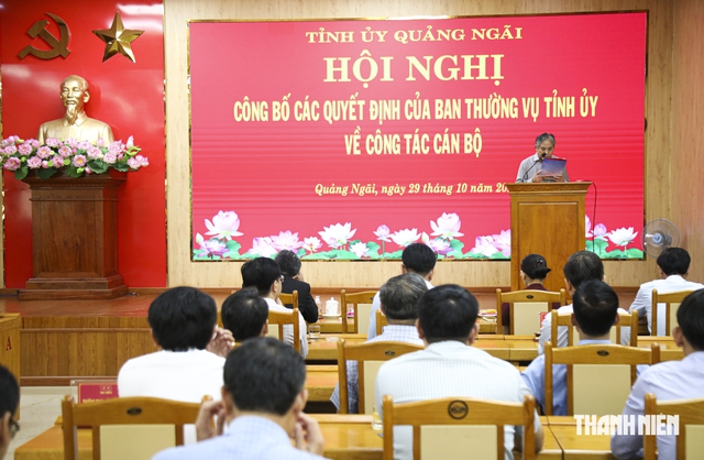 Quảng Ngãi luân chuyển, điều động nhiều cán bộ - Ảnh 1.