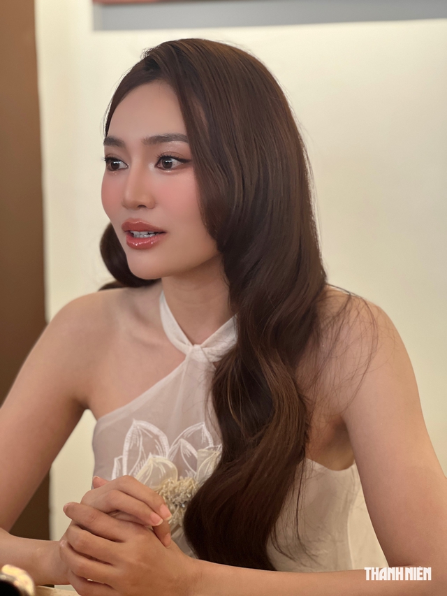 Lan Ngọc căng thẳng, không muốn gây chú ý bằng cảnh nóng với đàn em - Ảnh 6.
