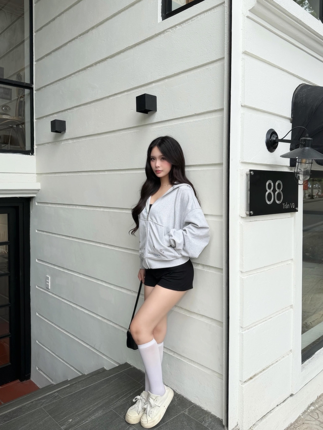 Không chỉ để mặc ấm, áo hoodie zip còn có thể mặc sành điệu - Ảnh 1.
