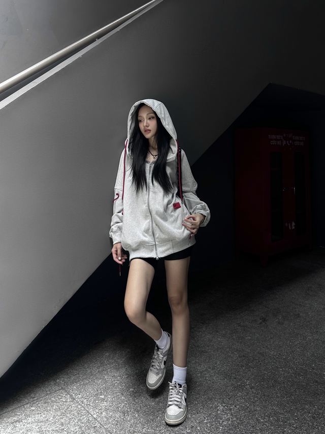 Không chỉ để mặc ấm, áo hoodie zip còn có thể mặc sành điệu - Ảnh 3.