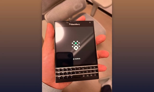 Chiếc BlackBerry huyền thoại bất ngờ trở lại với Android và RAM 12 GB - Ảnh 1.