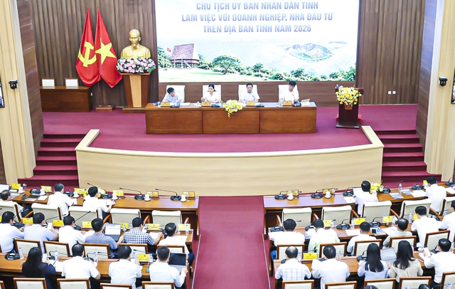 Chủ tịch UBND tỉnh Quảng Ngãi phê bình 17 chủ tịch UBND xã vì thiếu nghiêm túc trong dự hội nghị- Ảnh 1.
