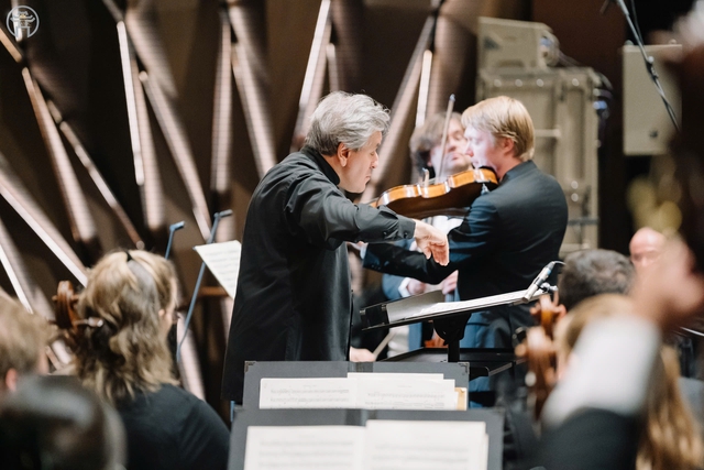‘Tiến quân ca’ mở màn đêm diễn của London Symphony Orchestra tại Hà Nội - Ảnh 4.