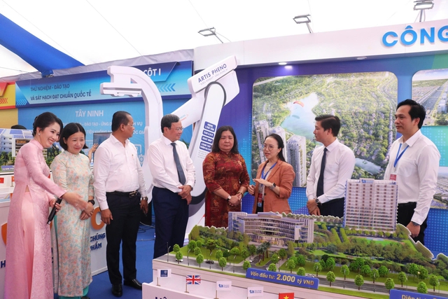Tây Ninh vào tốp đầu cả nước về phục vụ người dân- Ảnh 3.