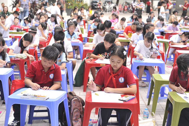 Hơn 300 'cây cọ nhí' tham gia Lễ phát động Cuộc thi 'Em vẽ ước mơ của em' lần thứ 18- Ảnh 5.