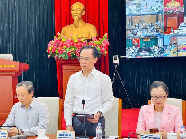 Bộ trưởng GD-ĐT: Không để xảy ra mất đoàn kết sau sắp xếp trường học - Ảnh 2.