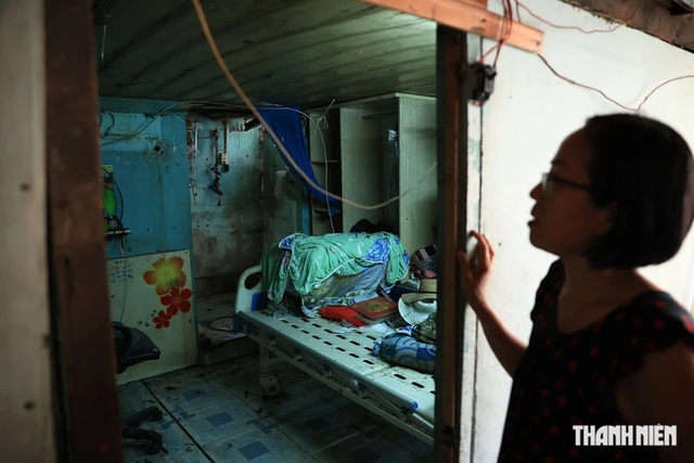 Sống trong nhà nứt toác bên bờ nam kênh Đôi, người dân TP.HCM mong sớm di dời- Ảnh 3.